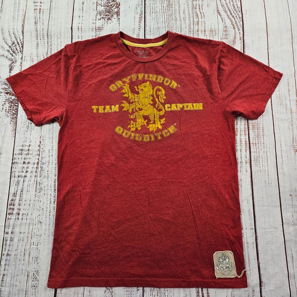 Gryffindor Quidditch Team Captain Red Short Sleeve Cotton Blend T-Shirt Men's M